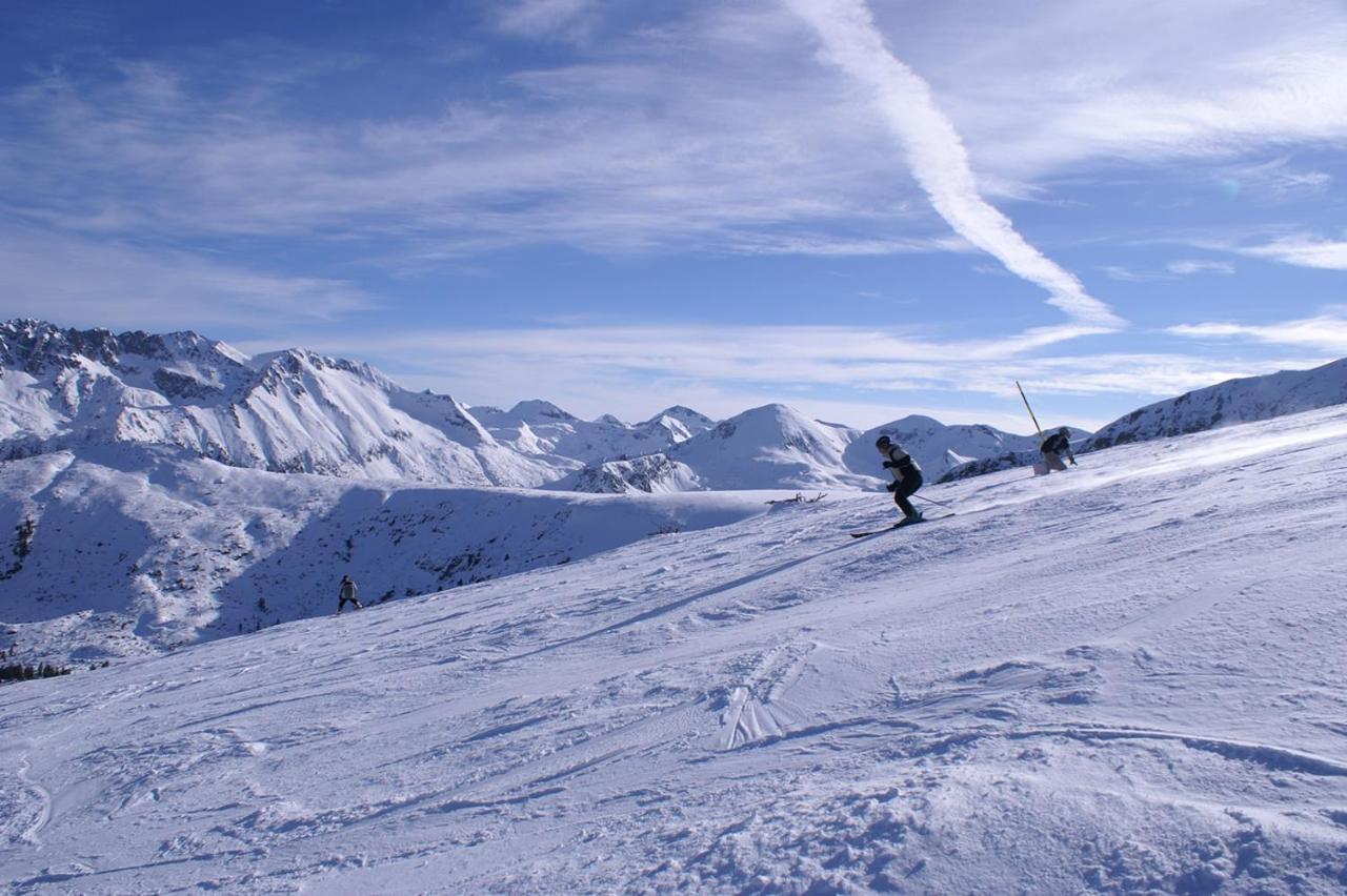 Skiing, Walking, Enjoying In Mountains バンスコ エクステリア 写真